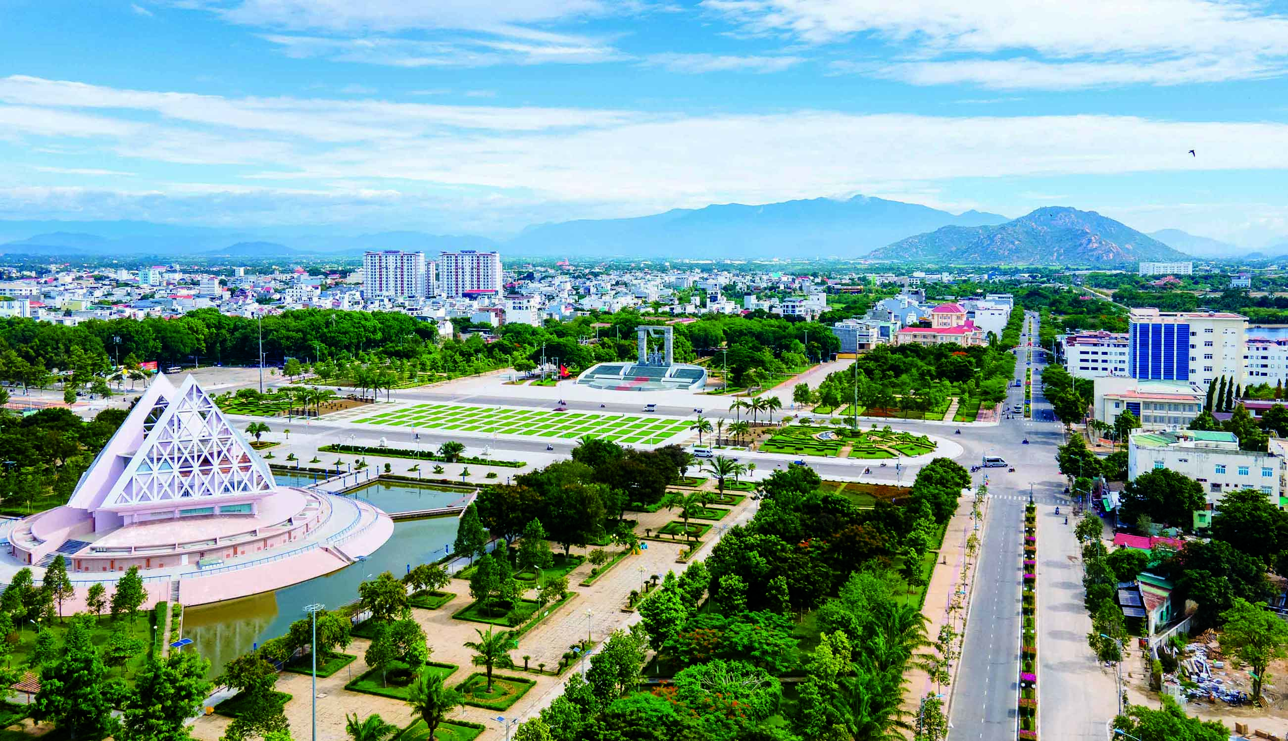 Quảng trường 16-4, Trung tâm TP. Phan Rang - Tháp Chàm, tỉnh Ninh Thuận.